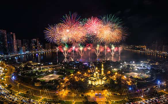 Al Majaz Waterfront with musical fountain in Sharjah